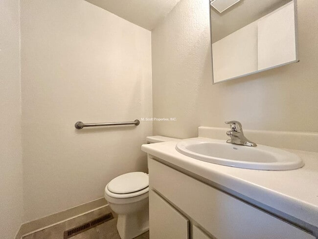 1476 Hussman Ave in Gardnerville, NV - Building Photo - Building Photo