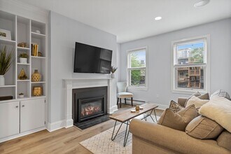 41 Swallow St, Unit 2 in Boston, MA - Foto de edificio - Building Photo