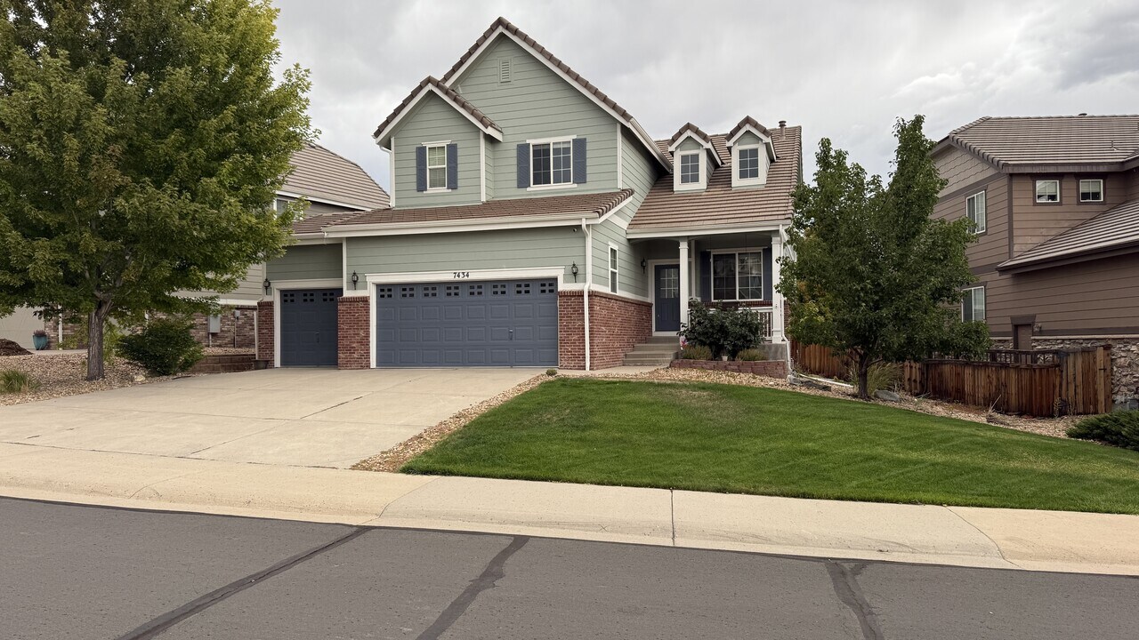 7434 Grady Cir in Castle Rock, CO - Building Photo