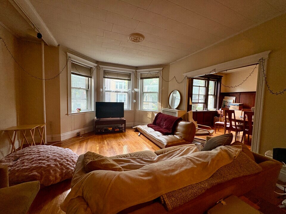 12 Euston St, Unit 1 in Brookline, MA - Building Photo