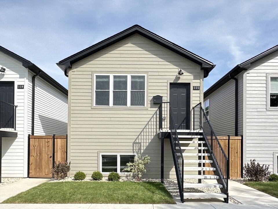 555 N Springfield Ave in Chicago, IL - Building Photo