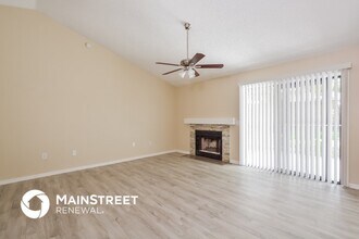 2300 Timbercrest Dr in Deltona, FL - Building Photo - Building Photo