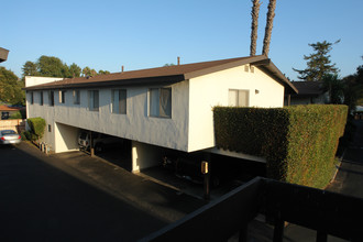 Casablanca Apartments in Santa Barbara, CA - Building Photo - Building Photo