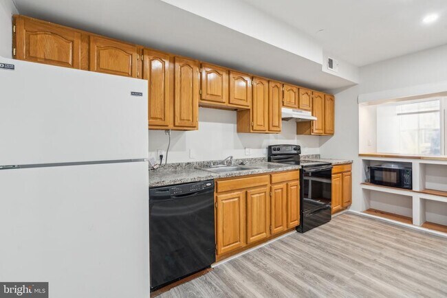 822 W Lombard St in Baltimore, MD - Building Photo - Building Photo