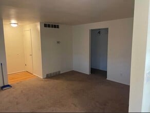 1637 Avalon Rd, Unit 4 in Layton, UT - Foto de edificio - Building Photo