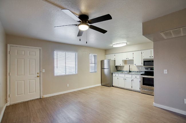 1452 E Cinnabar Ave in Phoenix, AZ - Foto de edificio - Building Photo