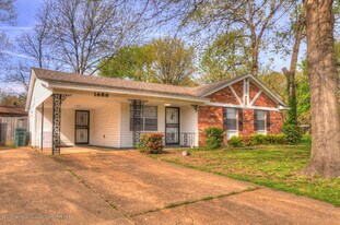 1686 Custer Dr in Southaven, MS - Building Photo