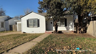 2704 41st St in Lubbock, TX - Building Photo - Building Photo