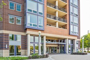 437 W Division St, Unit 610 in Chicago, IL - Building Photo