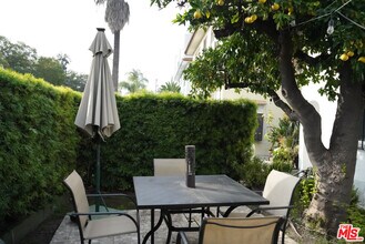 8361 Blackburn Ave in Los Angeles, CA - Building Photo - Building Photo