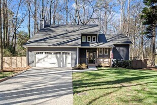 181 Arrowood Ln in Alpharetta, GA - Building Photo