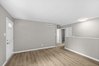1 Manor Dr in Collinsville, IL - Building Photo - Building Photo