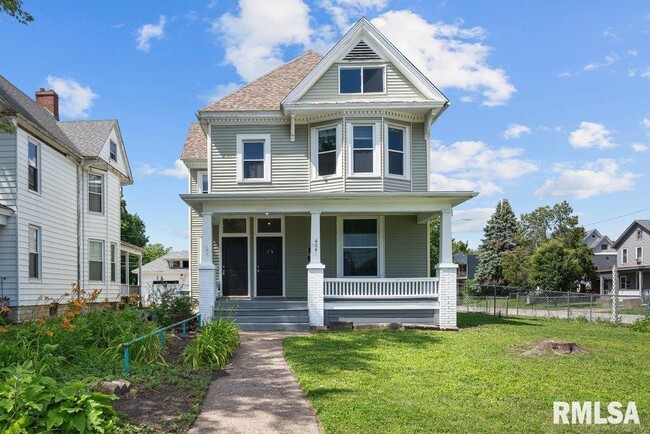 property at 404 W 16th St