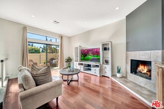 22525 Sherman Way-Unit -202 in Los Angeles, CA - Building Photo - Building Photo