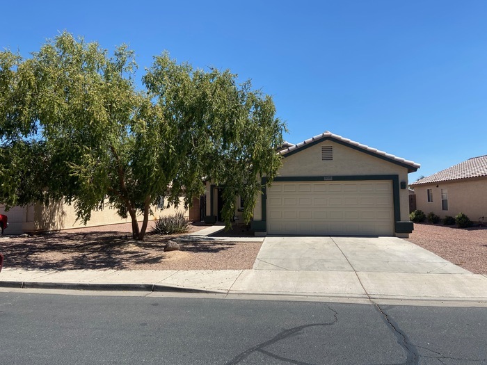 12017 W Scotts Dr in El Mirage, AZ - Building Photo