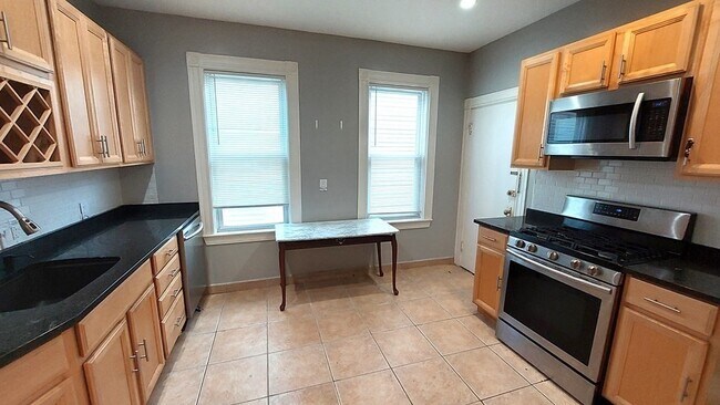 51 Dix St, Unit 2