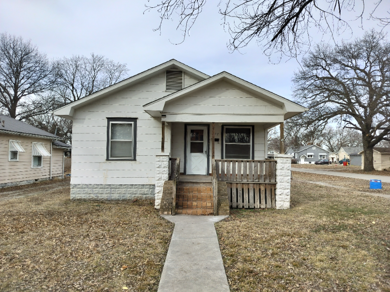 417 E Adams St in Pittsburg, KS - Building Photo