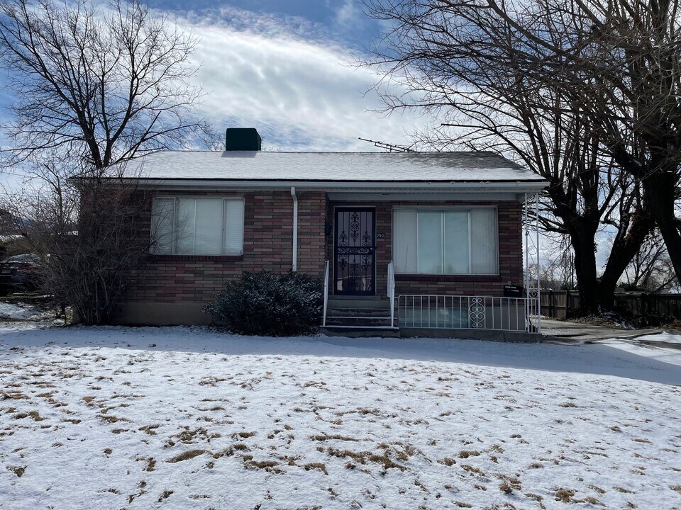 250 E 600 S, Unit Upstairs in Bountiful, UT - Building Photo