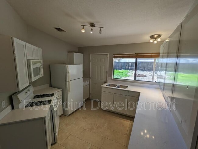 5881 N Belbrook Dr in Tucson, AZ - Building Photo - Building Photo