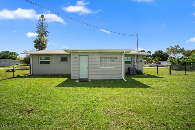 property at 211 E Jasmine Rd