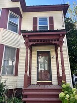 16 Parkview Ave, Unit 2 in Bangor, ME - Building Photo