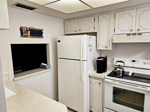 3528 Lake Bayshore Dr, Unit 115 in Bradenton, FL - Building Photo - Building Photo