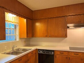 401 Oakhill Dr in Conroe, TX - Building Photo - Building Photo