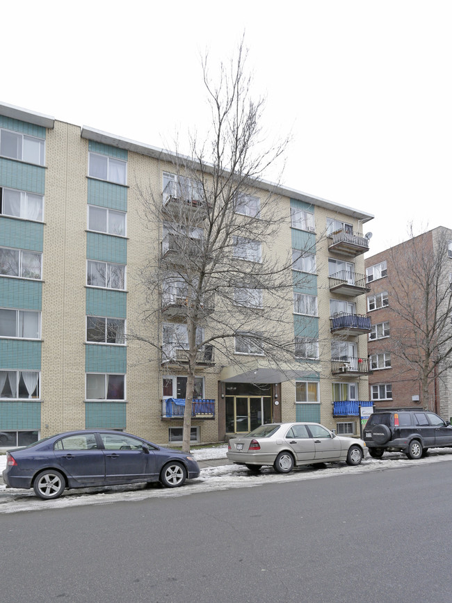 4855 Bourret Av in Montréal, QC - Building Photo - Building Photo