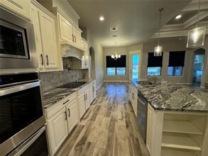 6611 Pinehurst Dr in Granbury, TX - Building Photo - Building Photo