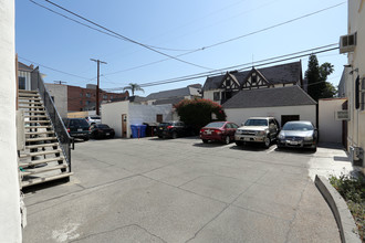 626 S Cloverdale Ave in Los Angeles, CA - Building Photo - Building Photo