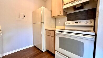 1089 Benoist Farms Rd, Unit 201 in West Palm Beach, FL - Building Photo - Building Photo