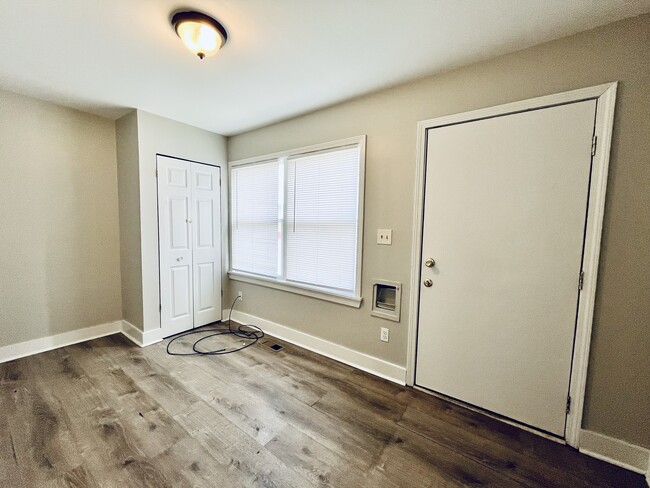 1770 W Oak St in Louisville, KY - Foto de edificio - Building Photo