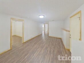 18829 147th St NW in Elk River, MN - Foto de edificio - Building Photo