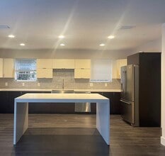 4021 Red Rd in Miami, FL - Building Photo - Building Photo
