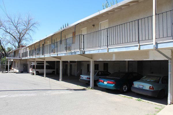 Del Rio Apartments in Yuba City, CA - Building Photo - Building Photo