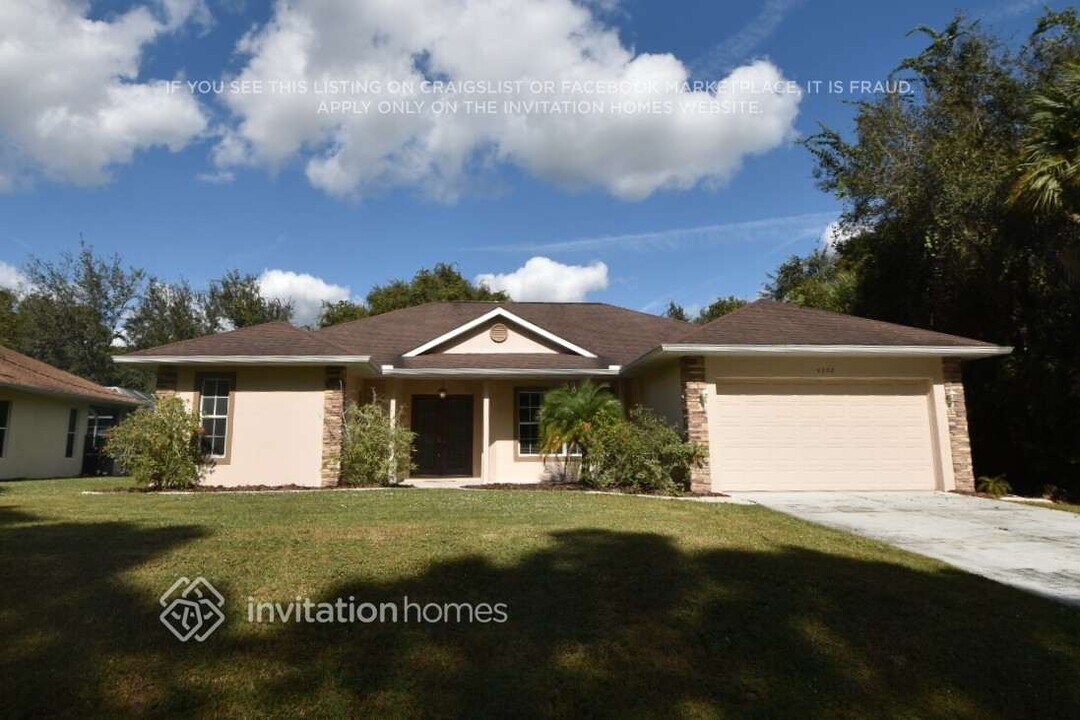 4392 Skyway Ave in North Port, FL - Building Photo