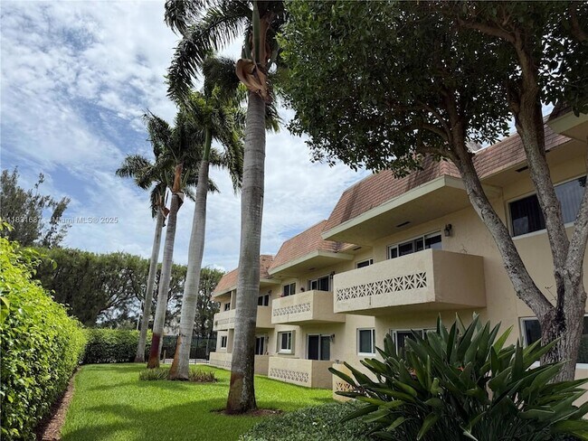 14500 SW 88th Ave, Unit 141 in Palmetto Bay, FL - Building Photo - Building Photo