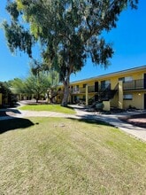 Villas Las Naranjas in Tucson, AZ - Foto de edificio - Building Photo