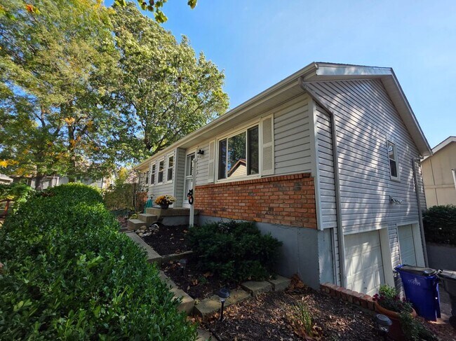 2138 E Arrowhead Cir in Olathe, KS - Building Photo - Building Photo