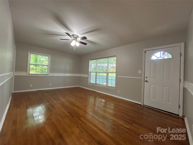 2818 Ravencroft Dr in Charlotte, NC - Building Photo - Building Photo