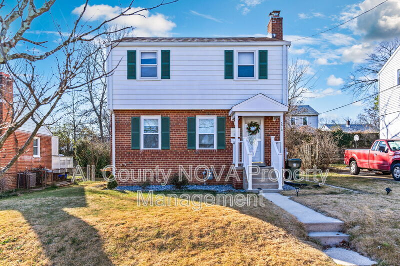 5013 Laguna Rd in College Park, MD - Building Photo