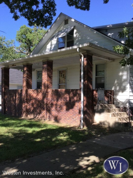 209 Chandler Blvd in Macomb, IL - Foto de edificio