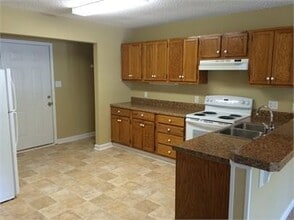 504 Carolyn Ave in Foley, AL - Building Photo - Building Photo