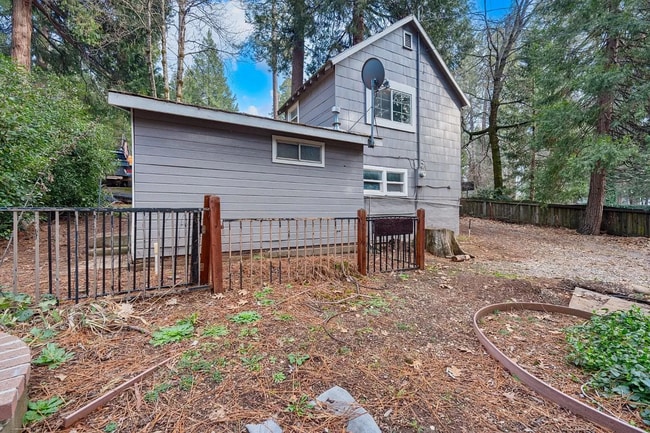 2932-2936 Alder Dr in Camino, CA - Building Photo - Building Photo