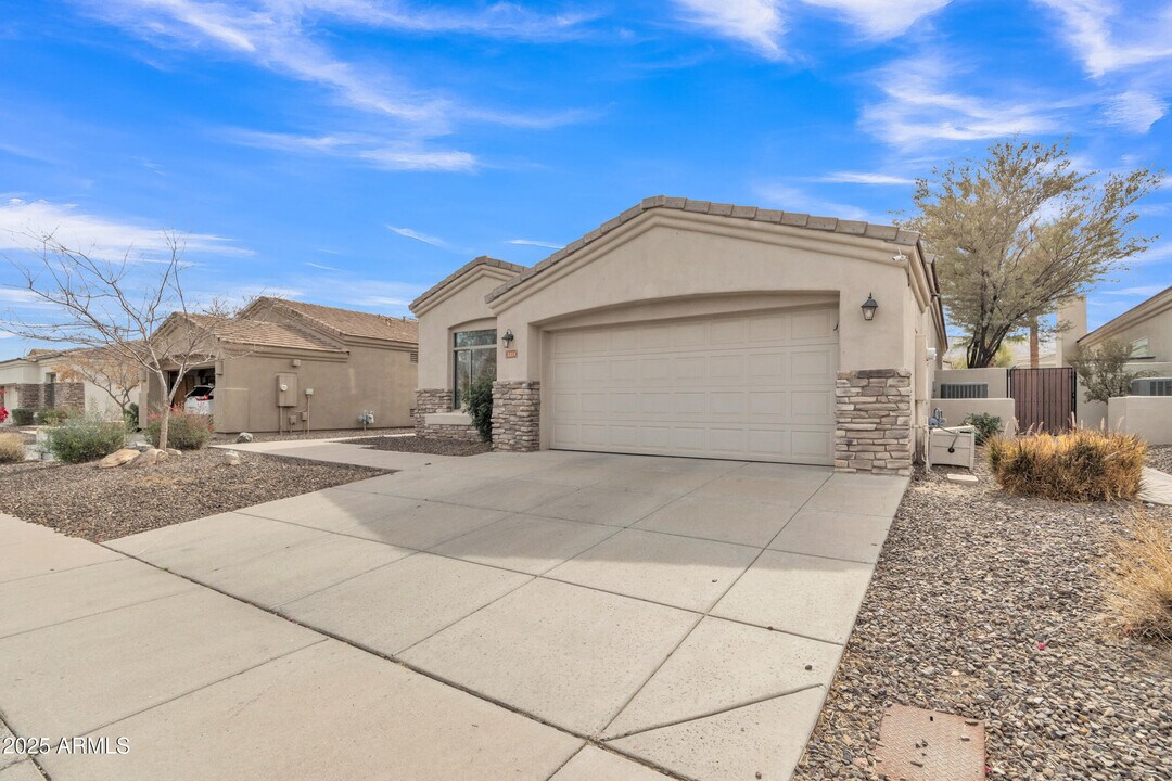 2213 E Constance Wy in Phoenix, AZ - Building Photo