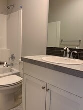 827 Front Ave NE in Albany, OR - Building Photo - Building Photo