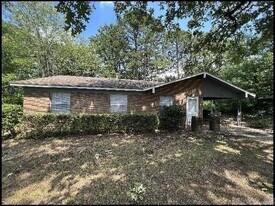 609 Nan Cir in Little Rock, AR - Building Photo