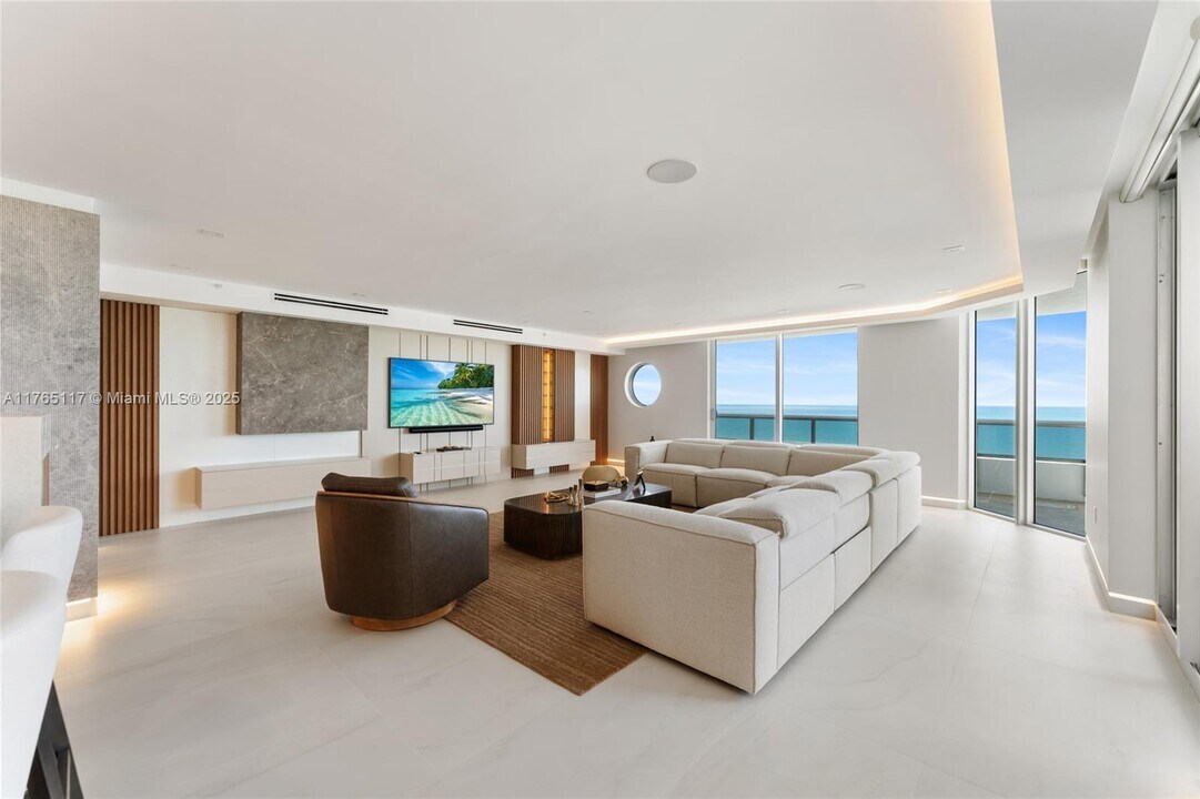 5801 Collins Ave, Unit 900 in Miami Beach, FL - Foto de edificio