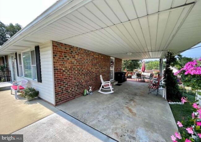 4305 Briggs Chaney Rd in Beltsville, MD - Building Photo - Building Photo