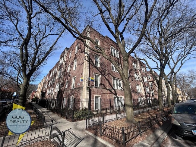 2004 W Jarvis Ave in Chicago, IL - Building Photo - Building Photo